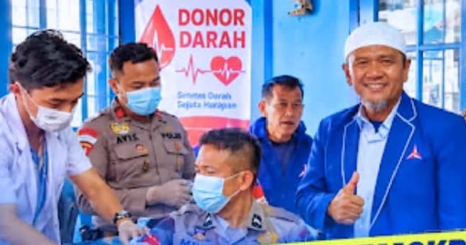 Ketua Demokrat, Fakhrudin, ST, disuasana donor darah